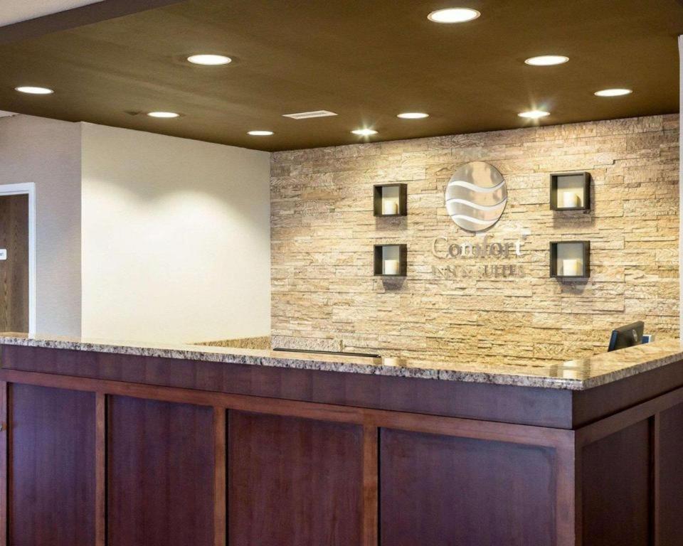 コンフォート イン アンド スイーツ Watford City エクステリア 写真
