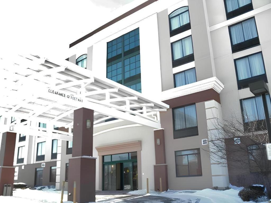 コンフォート イン アンド スイーツ Watford City エクステリア 写真
